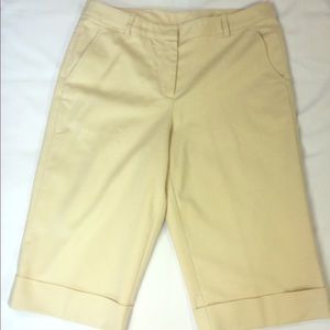 st john Size 8 Shorts Capri Khakis Chino Casual